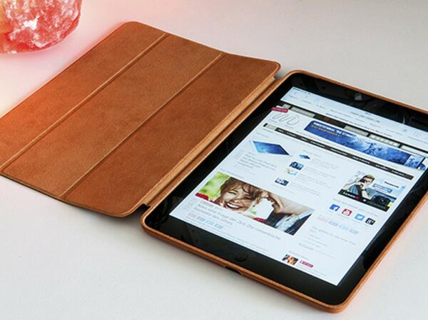 iPad Air im geöffneten Smart Case