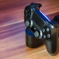Playstation 4 im Test: Die offizielle Ladestation für zwei PS4 Controller
