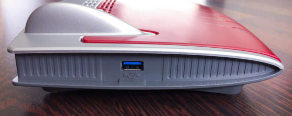 FritzBox 7490 Router: Der seitliche USB 3.0 Anschluss