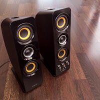 Creative T50 Wireless Lautsprecher: Die Boxen sind mit einer Höhe von etwa 32 cm relativ groß