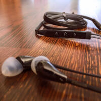 Klipsch X7i In-Ear Kopfhörer: Die Kopfhörer, Fernbedienung für iPhone/iPad/iPod und der vergoldete Klinken-Stecker