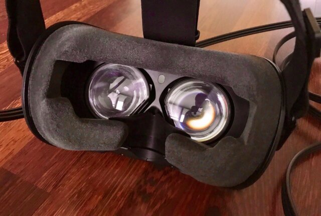 HTC Vive im Test: Ein Blick auf die Linsen innerhalb des VR-Headsets