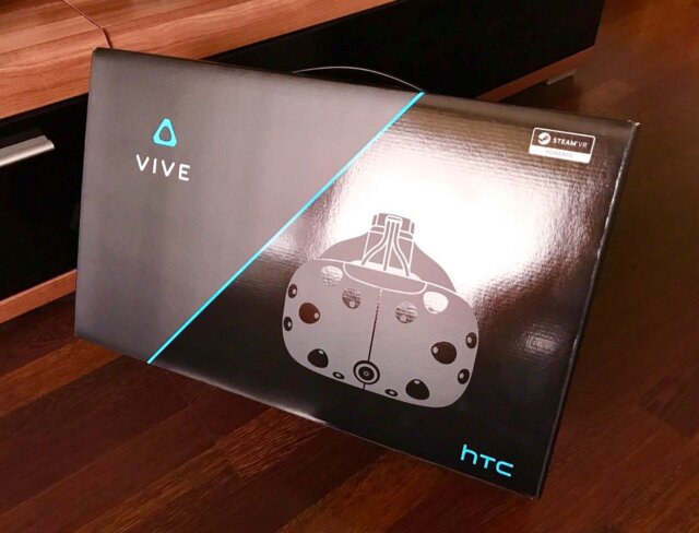 HTC Vive im Test: Die HTC Verpackung von vorne