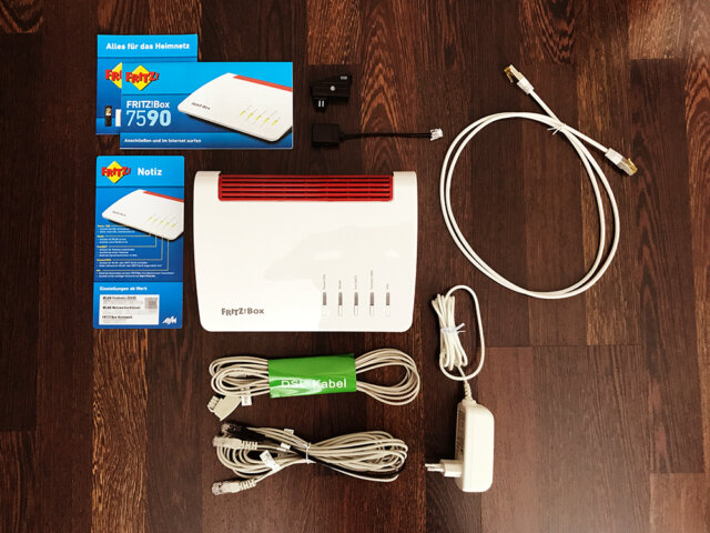 FritzBox 7590 (Packungsinhalt)