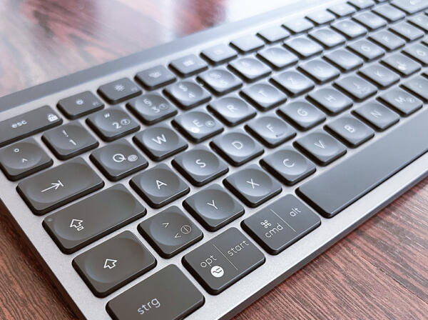 Logitech MX Keys im Test: Flache Tastatur mit Beleuchtung