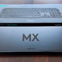 Logitech MX Keys im Test: Edle Außen- und Innenverpackung mit MX-Schriftzug