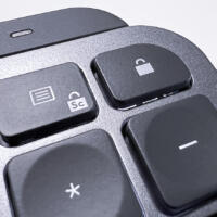 Logitech MX Keys im Test: Sondertasten für das Kontextmenü und das Sperren des Computers