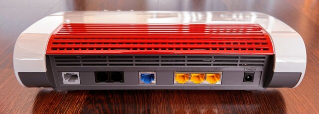 Fritzbox 7690 Test: Die Anschlüsse auf der Rückseite